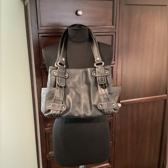 Tignanello Black Leather Women's Shoulder Bag - Picture 2 of 16